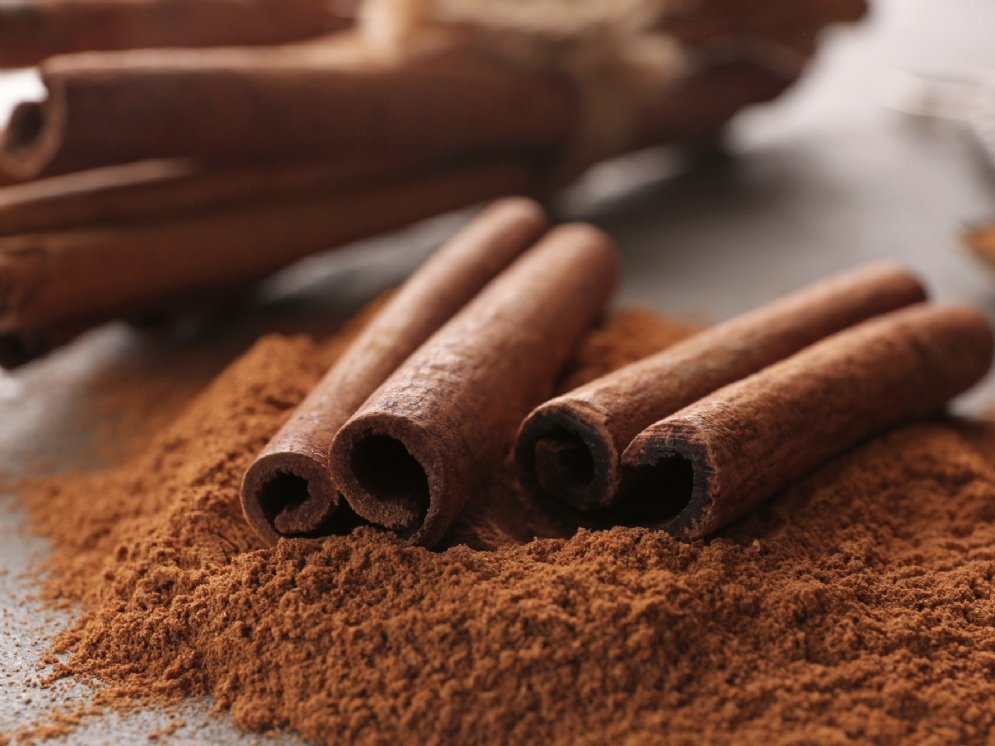 Zimt Rinde und Pulver © Adobe Stock