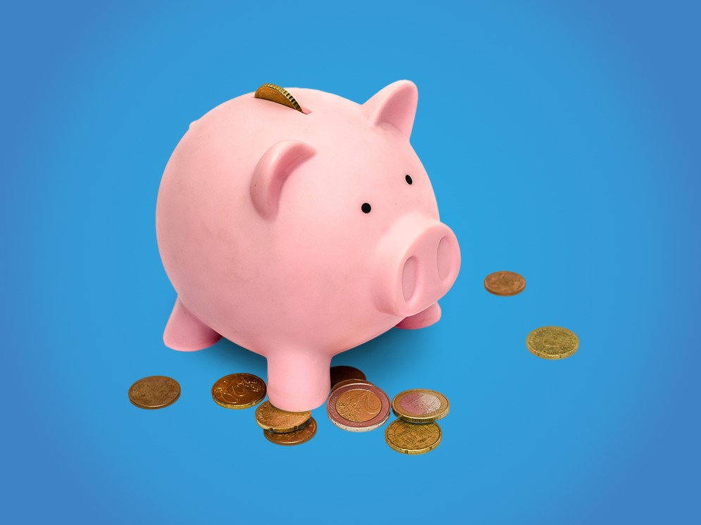 Sparschwein mit Hintergrund blau © TerraPoint