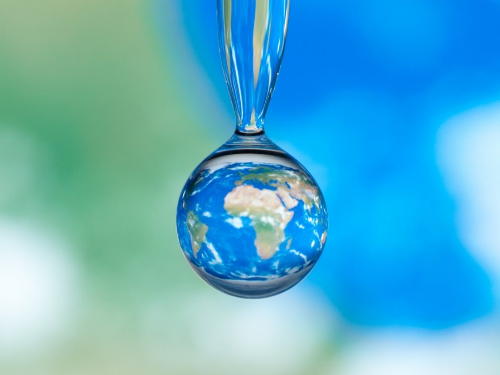 Wassertropfen Erde © Adobe Stock