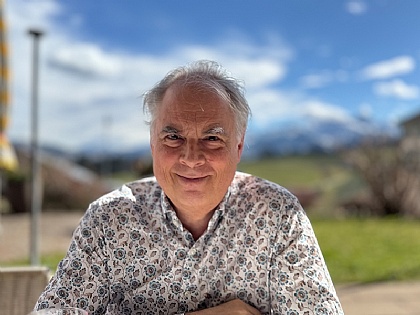 Praxis für Network-Chiropractic und Naturheilkunst: Der in den USA universitär ausgebildete Doctor of Chiropractic André G.Bächli hilft ihren langjährigen Rückenleiden (Bandschiebenprobleme, Becken-und Wirbelverschiebungen) mit sanften Berührungen